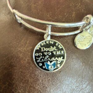 BNWT Alex and Ani Harry Potter Bracelet 'When in Doubt go to the Library' Charm
